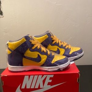 Brand new Dunk high lakers size 6y